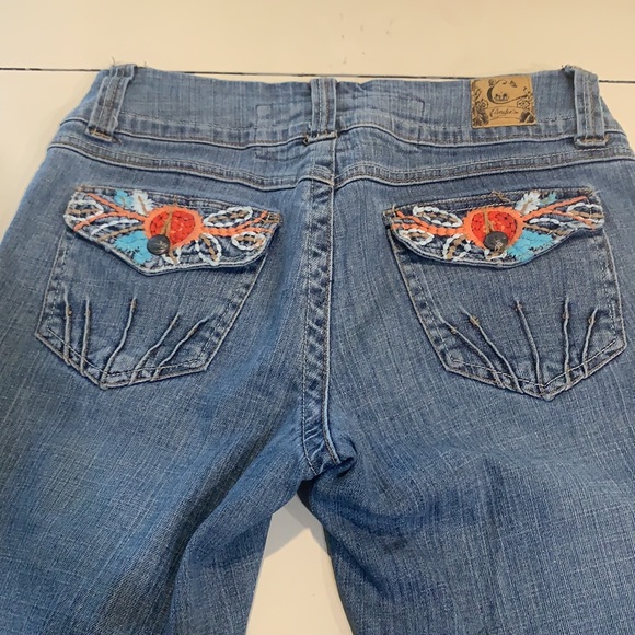 Candie’s Boho Embroidered Capri Jeans - Picture 6 of 9